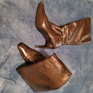 Knee High Lether Boots with Strap and Buckle Accen